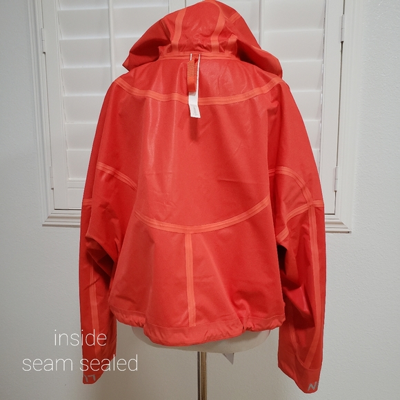 lululemon rain chaser jacket black - Picture 7 of 15